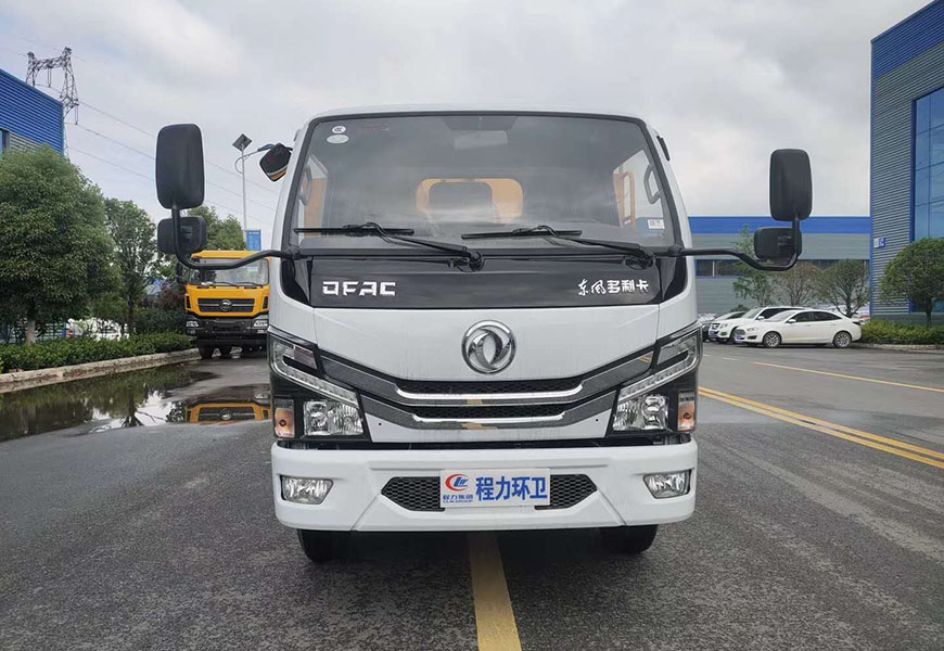東風小多利卡路面養(yǎng)護車